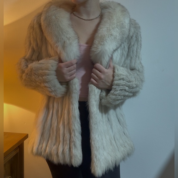 Women's Luxurious Genuine Blue Fox Fur Coat - Picture 2 of 5
